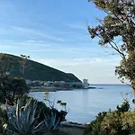 Maison A La Pointe Du Cap Corse *