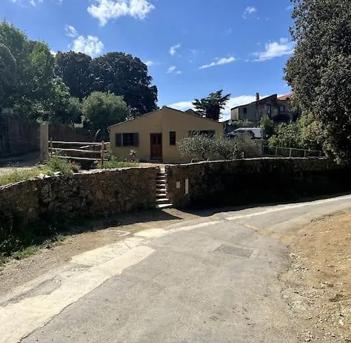 Maison A La Pointe Du Cap Corse