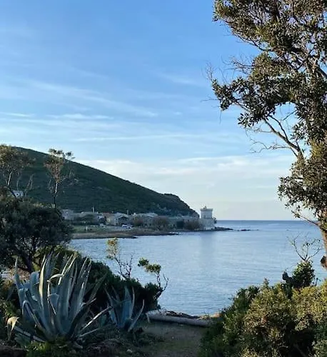 Maison A La Pointe Du Cap Corse *